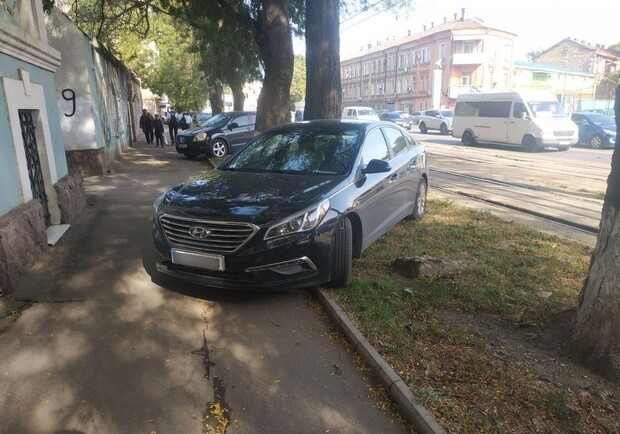 Я паркуюсь как: свежая фотоподборка наглых водителей в Одессе. Фото: Я паркуюсь как