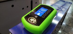 Придется подождать: в мэрии рассказали, когда введут оплату проезда картой на всех станциях метро