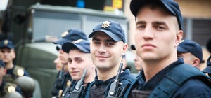 Будьте осторожны: одесситов обыскивают и грабят ненастоящие гвардейцы