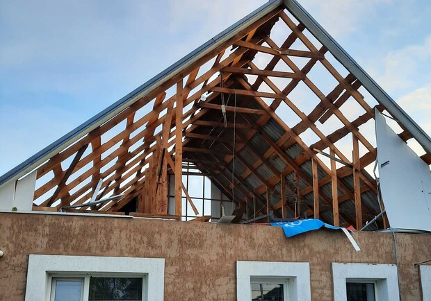 Семья осталась без крыши над головой из-за урагана - фото: fb Юлии Радкевич-Погребной