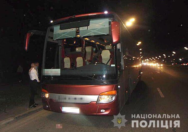 Пьяный пасажир устроил драку и ранил двух людей ножом. Фото: пресс-служба полиции Киева