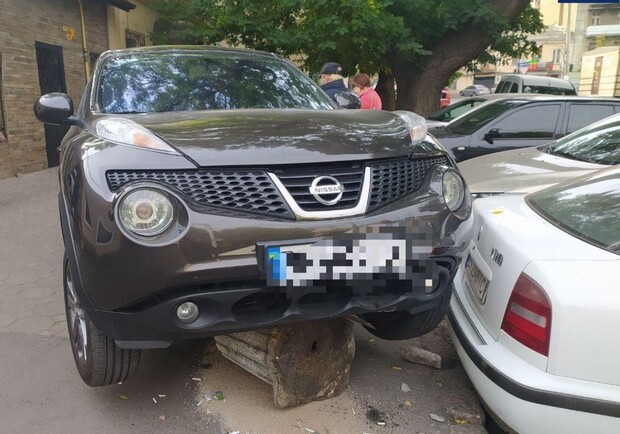 В центре Одессы автомобиль сбил женщину. Фото: Патрульная полиция