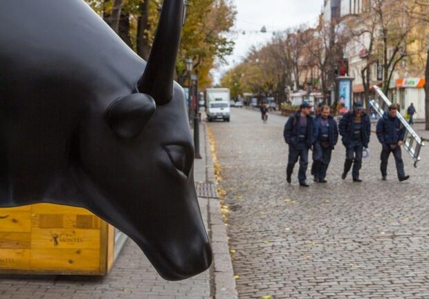 Скульптура коровы Ромины на Дерибасовской: что ее ждет после закрытия "Стейкхауса". Фото: 048