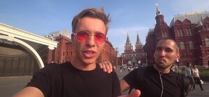 Заняться нечем: блогер Barovito разнес витрины киевских супермаркетов футбольным мячом