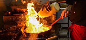 В Одессе загорелся ТРЦ 