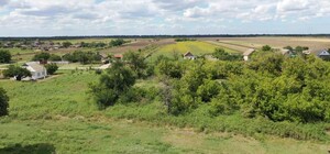 Пустые улицы и разбитые дома: запорожский исследователь показал вымирающее село (видео)