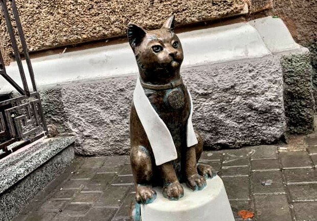 На Екатерининской появилась еще одна скульптура кота. Фото: Светлана Фабрикант