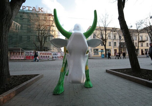Закрытие Стейкхауса: в Одессе попрощались с легендарной коровой Роминой и устроили траур  - фото