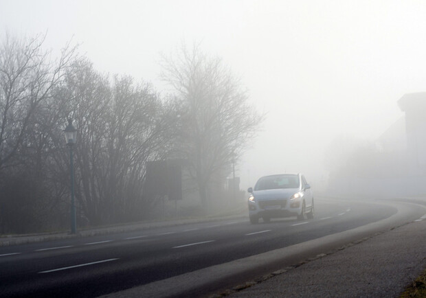 Будь осторожен: из-за тумана в Одессе объявили желтый уровень опасности. Фото: Автомир