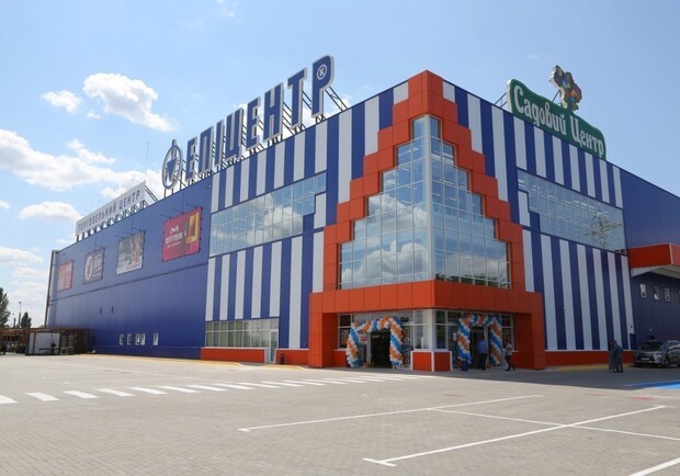 Карантин выходного дня: в Одессе гипермаркет притворяется аптекой и продуктовым - фото