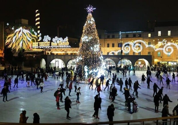 На Демеевской площади обустроят новогодний городок. Фото: БК
