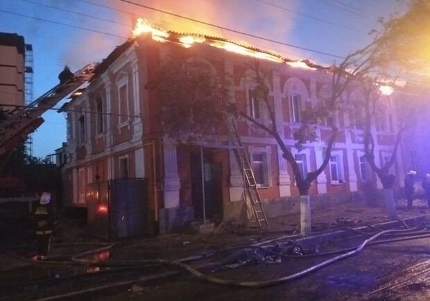 Что происходит в доме на Конторской спустя два месяца после пожара. Фото: kh.dsns.gov.ua