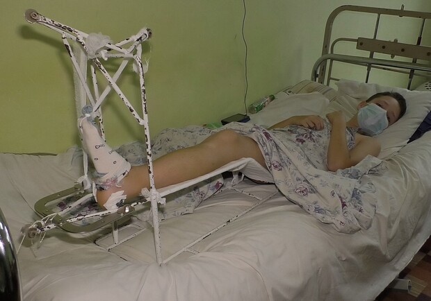Под Одессой ребенок сломал ногу и его просто вынесли с территории учреждения. Фото: Первый городской