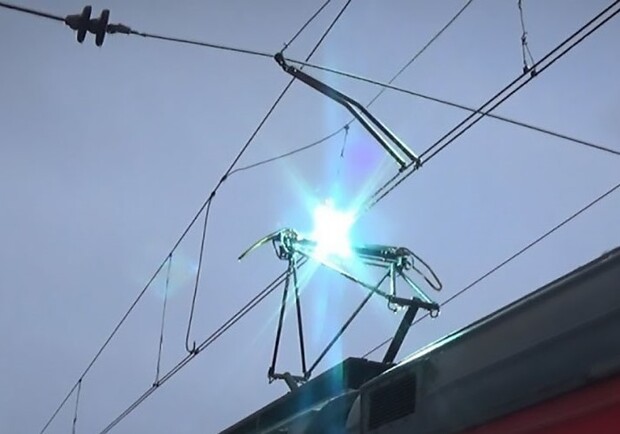 В Одессе 17-летний парень получил разряд током на крыше поезда. Фото: sq.com.ua