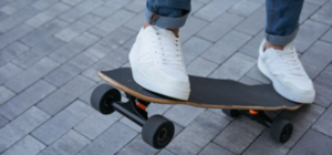 Не надо так: скейтеры рушат обновленную улицу Яворницкого (фото)