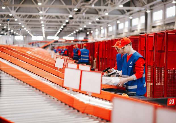 Нова пошта шукає 100 співробітників у Харкові - фото