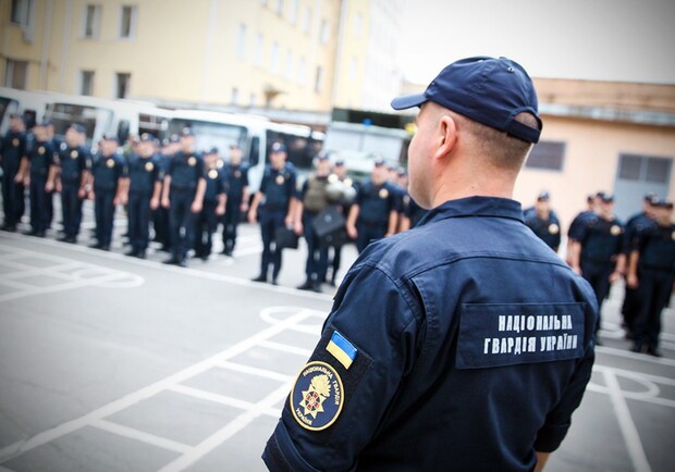 На всякий случай: в Одессе больных с Covid-19 охраняют военные. Фото: ТВ-центр