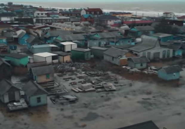 Потоп, поваленные столбы и заборы: как выглядит Кирилловка после шторма (видео с высоты) - фото из видео BIZART MEDIA