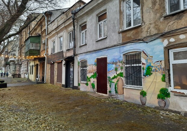 Полюбуйся: в центре Одессы появился новый стрит-арт. Фото Марины Повертайло
