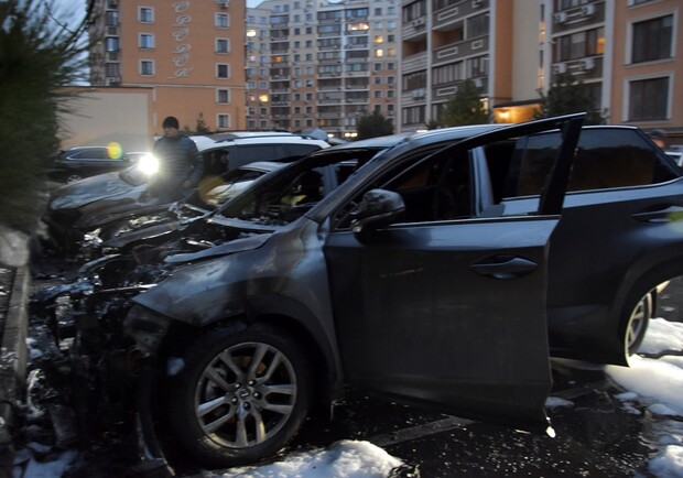 Очень жаркая ночь: в Одессе загорелись три автомобиля. Фото Службы чрезвычайных ситуаций
