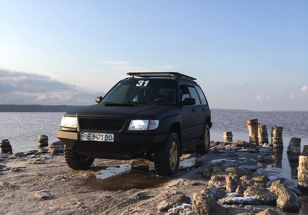 Впечатляющее зрелище: одесские автолюбители устроили заезд на Куяльнике. Фото: instagram.com/trophylife.odessa