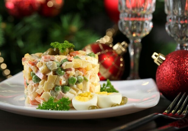 Готовим праздничный стол: лучшие новогодние рецепты от кулинарных экспертов из Одессы  - фото