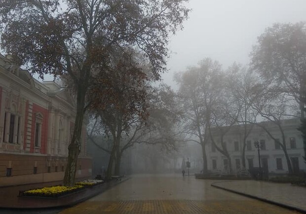 Завораживающая красота: Одессу в очередной раз накрыл густой туман. Фото: Юлия Конюховская
