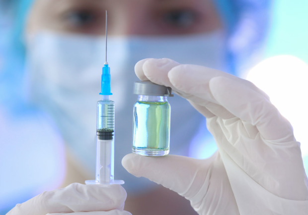Вакцину от коронавируса Украина начнет получать этой зимой