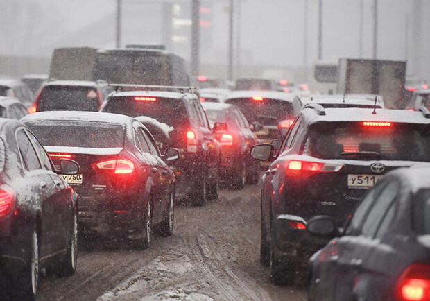 Предновогодний ажиотаж: в каких районах Одессы образовались пробки