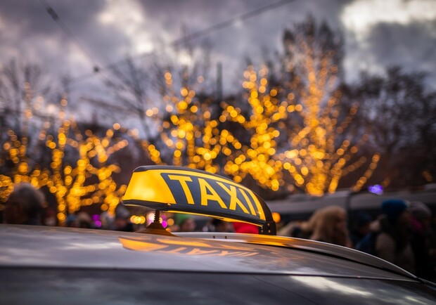 Получи ответ: сколько будет стоить такси в Одессе на Новый год. Фото: instock