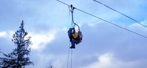 Незабутній відпочинок: у Славському зупинився крісельний підйомник із туристами