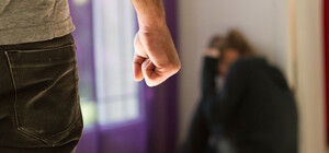 Бил руками и ногами: под Запорожьем мужчина убил мачеху