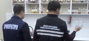 Затримали на гарячому: львів'янин виготовляв і продавав фальсифікований антисептик
