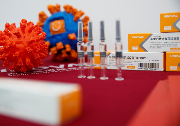 Китайская вакцина Sinovak, которую закупила Украина, эффективна на 78% - фото: Reuters