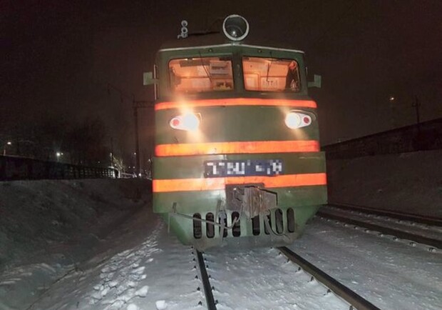 Выбежал на пути перед поездом: в Одессе погиб молодой парень. Фото: Национальная полиция