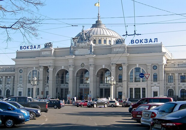 Готовься к рейдам полиции: в Одессе разгонят маршрутки у ж/д вокзала. Фото: 2ГИС