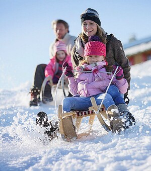 Не ждите, пока снег растает: где в Днепре покататься на санках