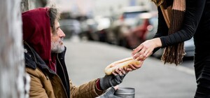 Пункты обогрева в Запорожье: куда звонить, если увидите бездомного и захотите помочь