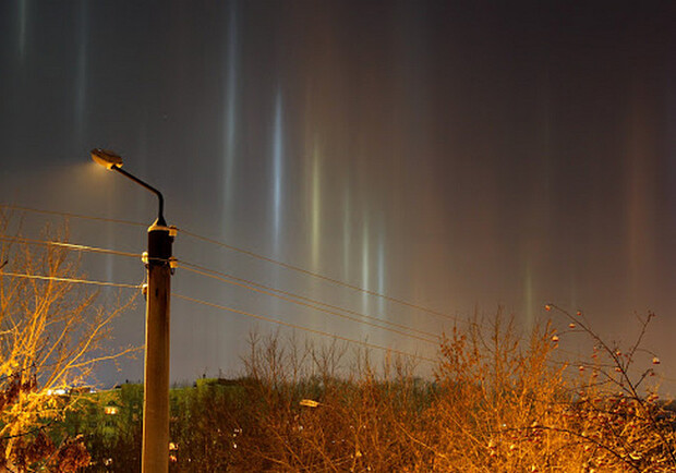 В небе под Одессой заметили световые столбы. Фото: Михаил Соколов