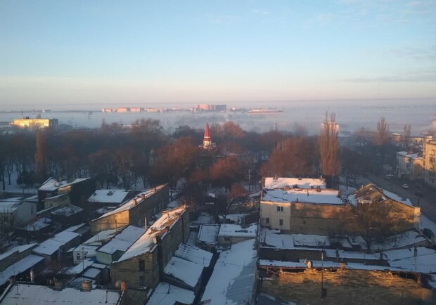 Тепло возвращается: Одессу снова накрыл густой туман. Фото: Александра Дедюлина