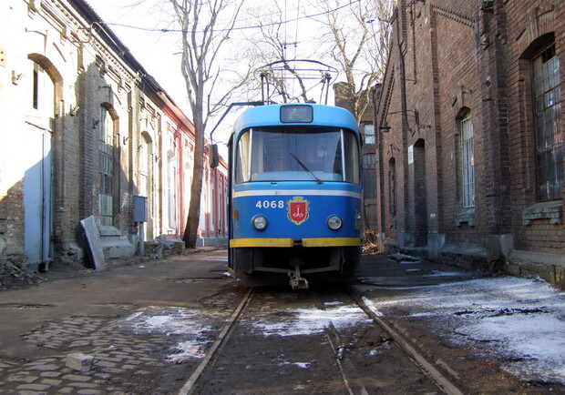 На Молдаванке трамвай сошел с рельс и протаранил забор. Фото: odessa.dozor.ua