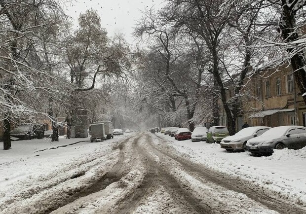 Снежная буря не прекращается: какая ситуация на дорогах Одессы. Фото: Наталия Горецкая