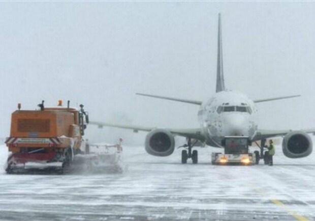 Стихия бушует: в Одесском аэропорту не могут приземлиться самолеты. Фото: pinterest