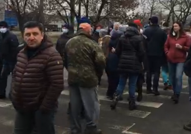 Люди 2 февраля перекрыли трассу Одесса-Южный. Фото: Odessa Online 