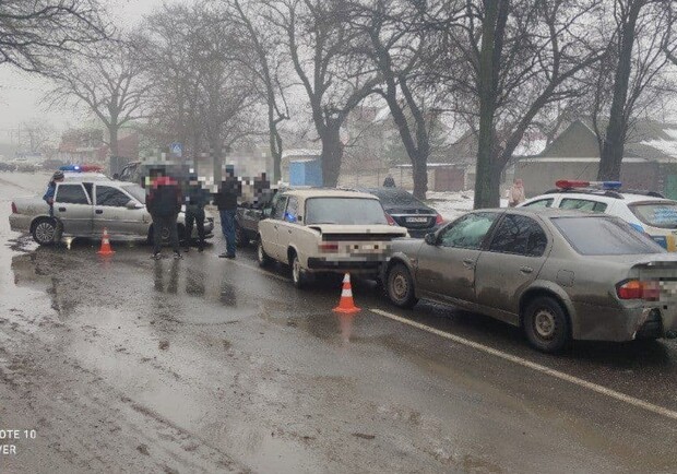 С кем не бывает: в Одессе столкнулись сразу шесть автомобилей. Фото: патрульная полиция