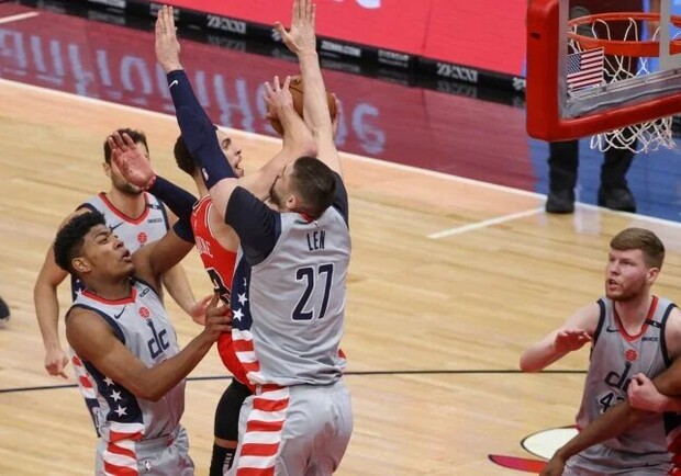 Алексей Лень помог победить баскетбольной команде из США. Фото: Kamil Krzaczynski-USA TODAY Sports via Reuters