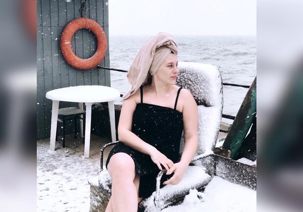 Зима не напугала: одесситы продолжают купаться в Черном море. Фото: instagram.com/yu__aleksandrovna/