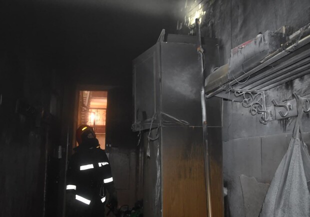 Вспыхнула щитовая: на пожаре в Одессе спасли 17-летнюю девушку. Фото: Служба чрезвычайных ситуаций