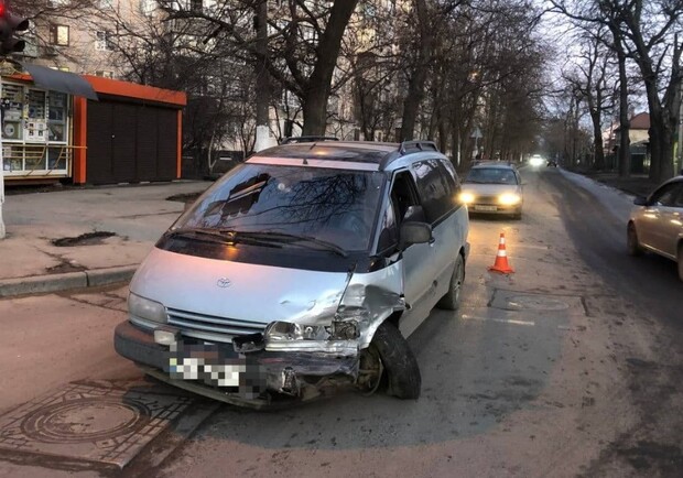 В Одессе пьяный водитель устроил ДТП: пострадала 10-летняя девочка. Фото: патрульная полиция