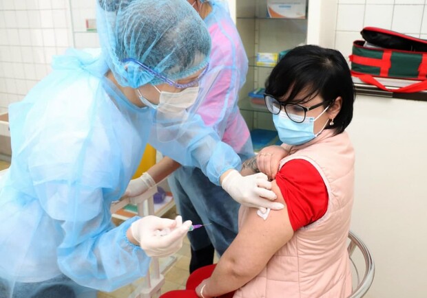 В МОЗ сообщили о побочных реакциях на прививку от коронавируса. Фото: facebook.com/UNICEFUkraine